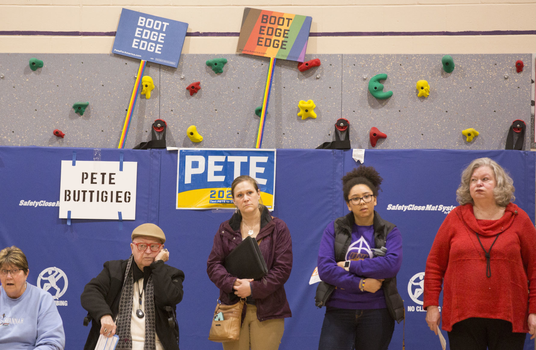 020320kw-iowa-caucus-04